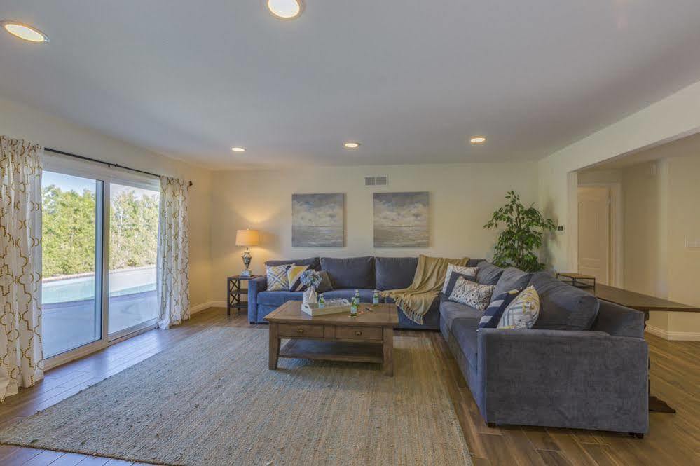 Apartamento Oshkosh Luxurious Escape Anaheim Exterior foto