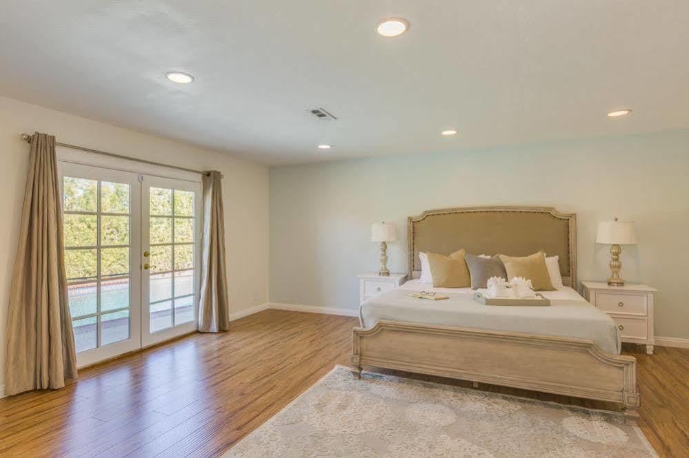 Apartamento Oshkosh Luxurious Escape Anaheim Exterior foto