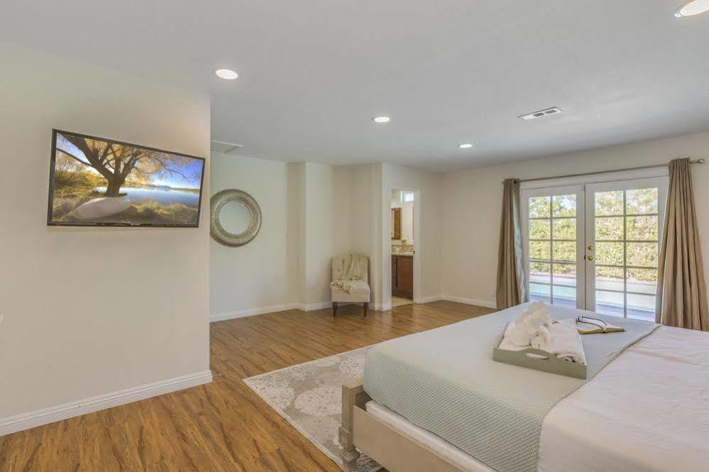 Apartamento Oshkosh Luxurious Escape Anaheim Exterior foto