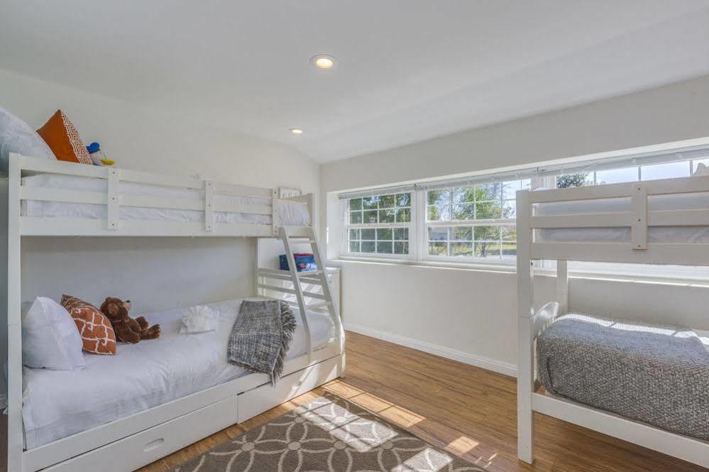 Apartamento Oshkosh Luxurious Escape Anaheim Exterior foto