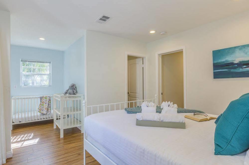 Apartamento Oshkosh Luxurious Escape Anaheim Exterior foto