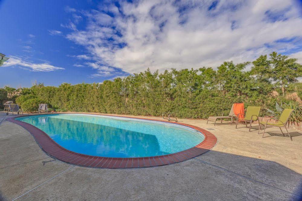 Apartamento Oshkosh Luxurious Escape Anaheim Exterior foto